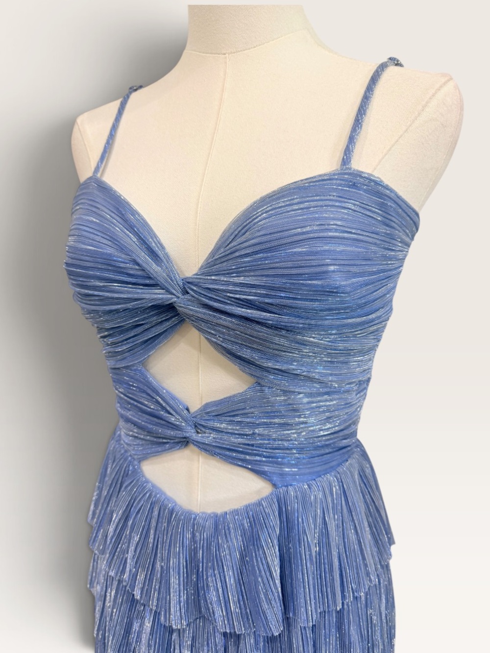 Gianni Bini Grace Metallic Plisse Sweetheart Neck Cut-Out Tiered Dress Chambray - Picture 6 of 15